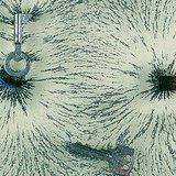 Төмөр нь соронзон оронтой харилцан үйлчилдэг