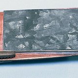 Электролитээр дамжуулан холбогдсон цайр ба зэс хавтан