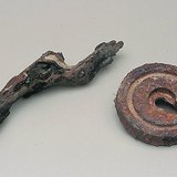 Өмхөрсөн мод ба зэвтэй төмөр