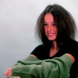 Ноосн цамц өмсөж байх үед үс ба цамц маань эсрэг цэнэгтэй болно