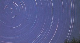 Оддын Алтан гадас одыг тойрон эргэх мэт харагдах хөдөлгөөн