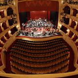 Театрын дотор тал