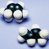 Цис-2-бутен ба транс-2-бутен молекулын масштаб загвар