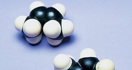 Цис-2-бутен ба транс-2-бутен молекулын масштаб загвар