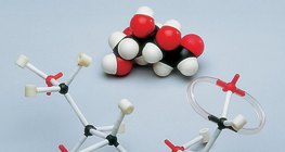 Глюкозын нээлттэй гинжин молекулын молекулын бөмбөлөг болон иштэй бөмбөлөг загвар