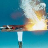 Улаан болон цагаан фосфорын шаталтын цэгийг харуулсан туршилт