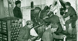 Хачирхалтай дайн: Францын цэргүүд Мажинотын шугамын цайзад дадлага хиж байгаа нь