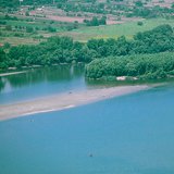 Дунай мөрний ёроол харагдаж буй нь