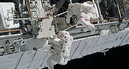 Сансрын нисэгчид ажил дээрээ