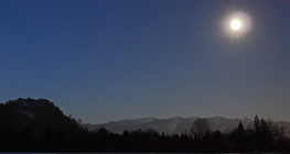 Сарны гэрэлд Караванкийн нуруу