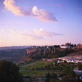 Хадан цохионы ирмэг дээр баригдсан жижиг хот Ронда