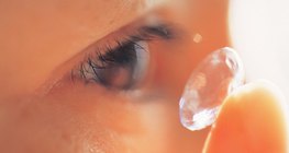 Контакт линз зүүх