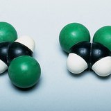 Транс ба цис-1,2-дихлорэтиний молекулын масштаб загвар