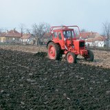 Унгарын талд газар хагалж буй нь