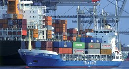 Гамбургийн боомт дахь хөлөг онгоцууд