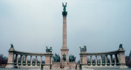 Дьердь Зала: Мянганы хөшөө (Будапешт, 1896-1929)