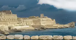 Далайн давлагаа, дайралтыг сөрсөн нь – Сент-Элмо бэхлэлт